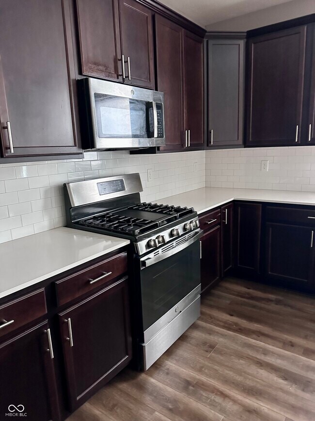 Building Photo - 5668 Grosbeak Dr