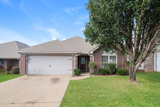 Primary Photo - Beautiful 3-Bedroom Home in Tuscaloosa