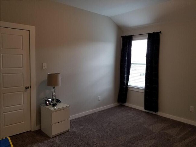 Building Photo - Stunning 5 beds 3 baths in Fort Worth!