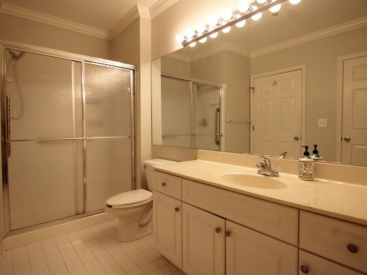 Building Photo - 7000 Falls Reach Dr