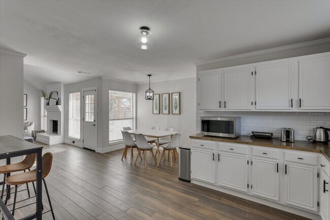 Building Photo - 516 Maywood Ln