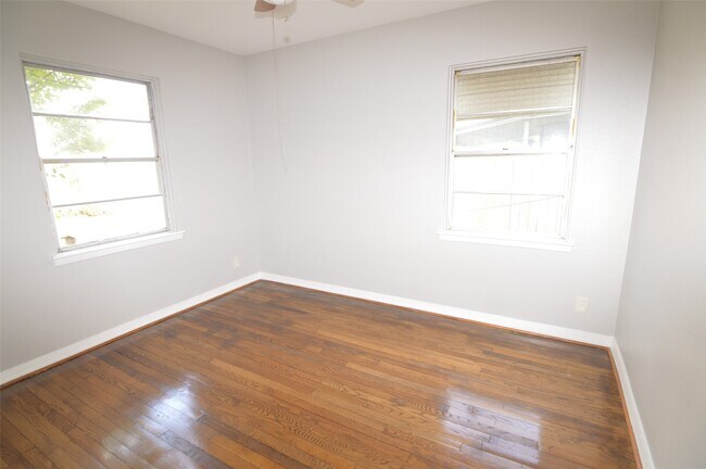 Building Photo - 1403 Elton St