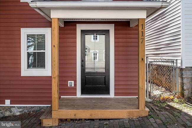 Building Photo - 117 E Monmouth St