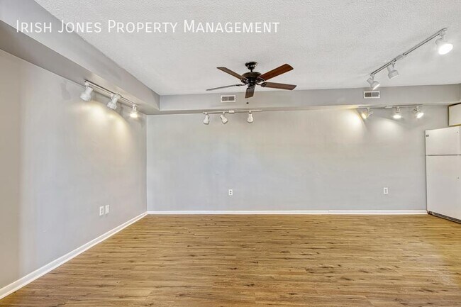 Building Photo - 1819 Pine-Apt 5