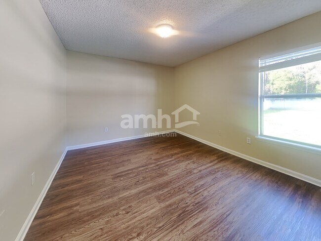 Building Photo - 23856 Flora Parke Blvd