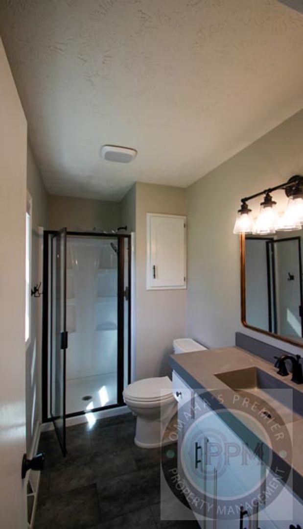 Building Photo - Millard 3 bed 3 bath with Park Access!