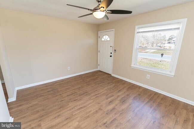 Building Photo - 504 Plover Rd