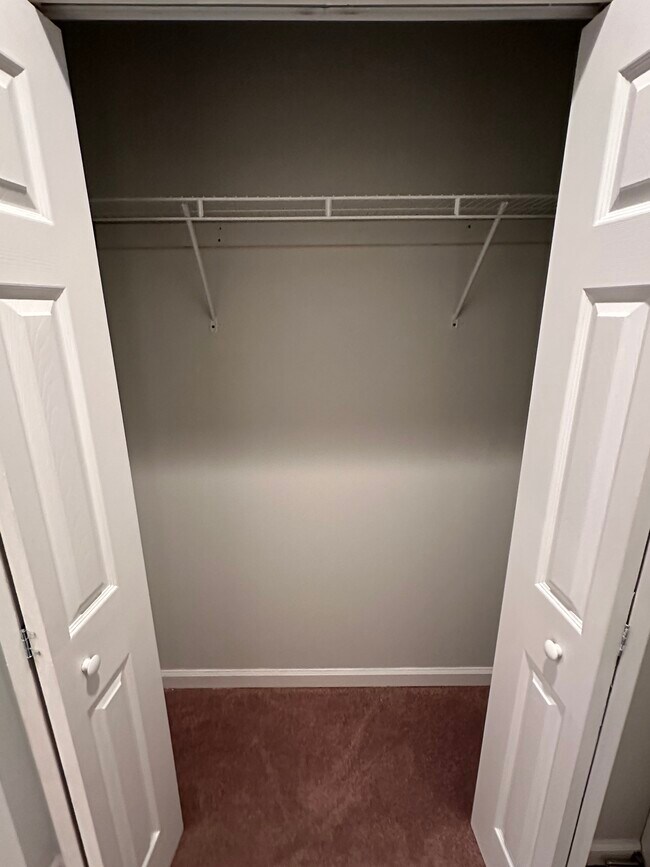 Building Photo - 37 S Ellwood Ave