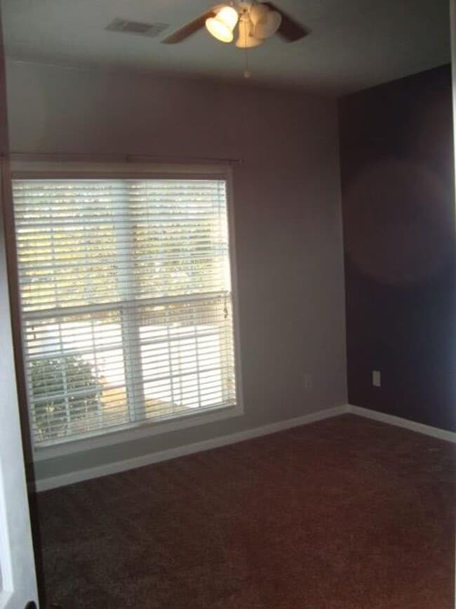 Building Photo - Ready to Rent!