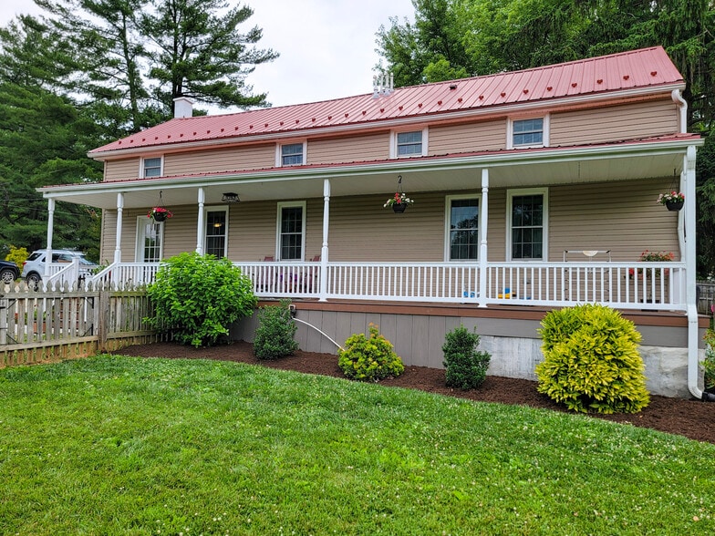 Building Photo - 557 Pitney Rd