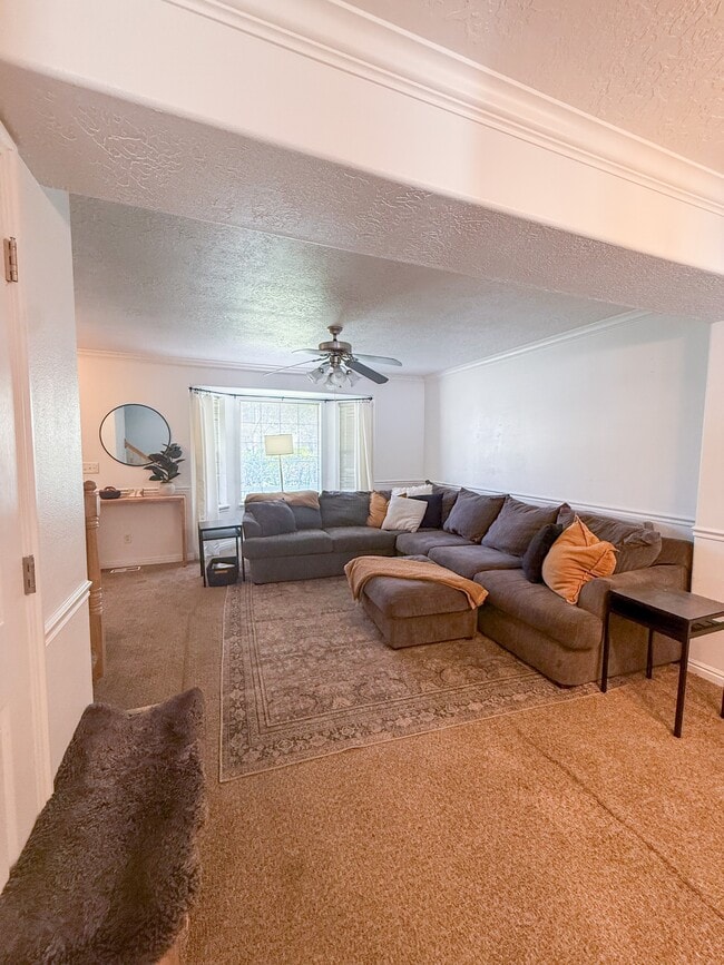 Building Photo - 884 Capital Ave