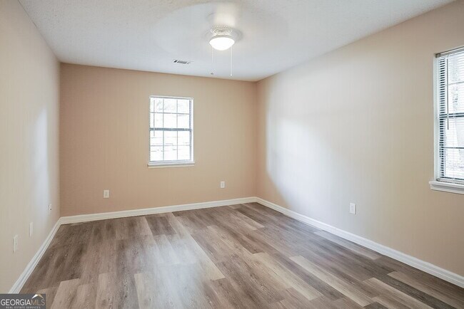 Building Photo - 8375 Warren Dr