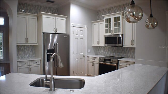 Building Photo - 4910 Old Creek Dr