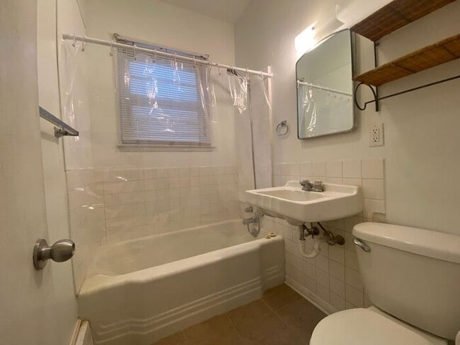 Building Photo - $1,100 | 2 Bedroom, 1 Bathroom 1st Floor Apartment | No Pets | Available for an Immediate Move In!