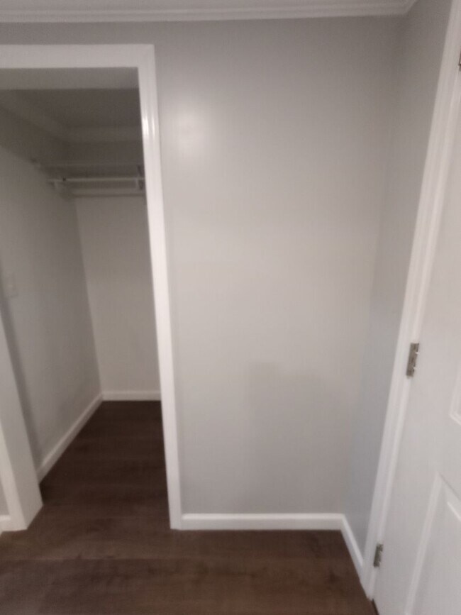 Building Photo - 1 bedroom basement rental