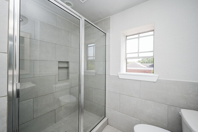 Building Photo - 1518 East Ave