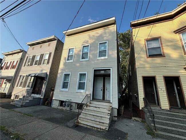 Building Photo - 693 3rd St
