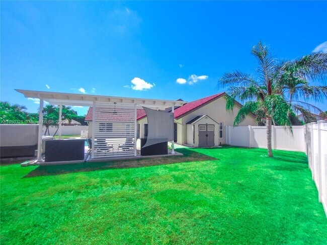 Building Photo - 5780 Sun Pointe Cir