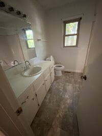 Building Photo - Location is Everything! Close to Downtown ...