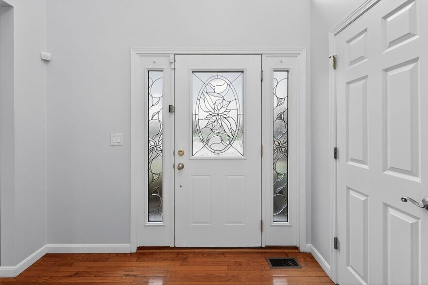 Building Photo - 6415 Evergreen Ct