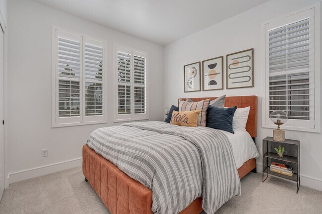 Building Photo - Bright and Beautiful 3 bedroom 2 full bathroom Home! Attached two car tandem garage with large en...