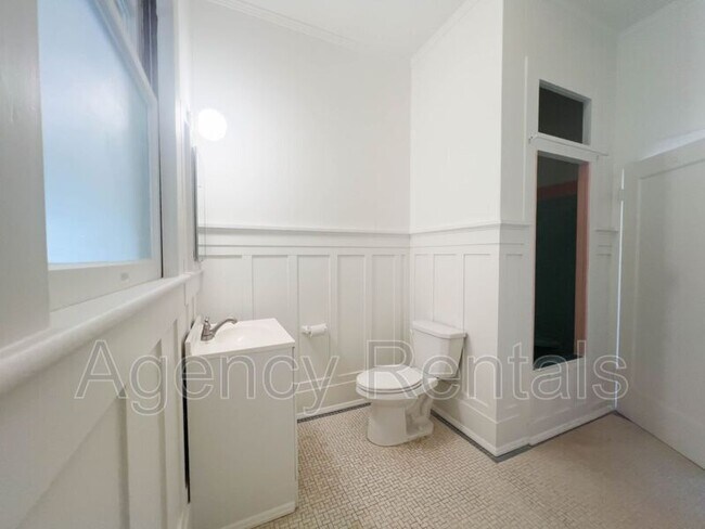 Building Photo - 2205 Hyde St