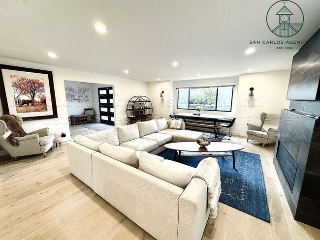 Building Photo - Newly Remodeled Four Bedroom Mission Field...