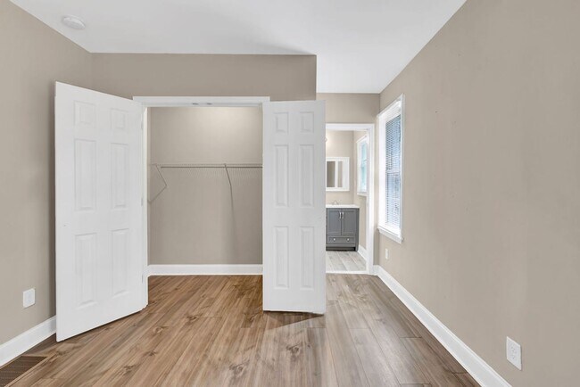 Building Photo - Beautiful renovated Home
