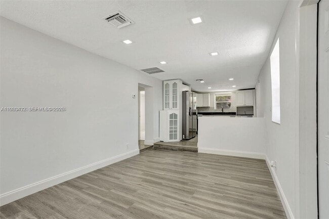 Building Photo - 2701 NW 18th Terrace