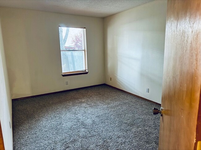 Building Photo - Foothills Hideaway