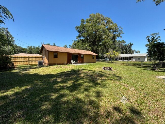 Building Photo - Ocala Park Estates / 2/2 ***Won't Last***