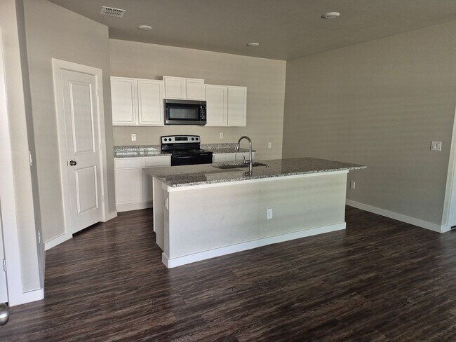 Building Photo - 501 E 21st St