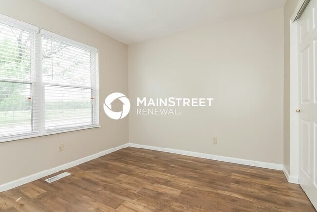 Building Photo - 3 Bedroom Pet-Friendly Home in St. Louis, MO with Main Street Renewal