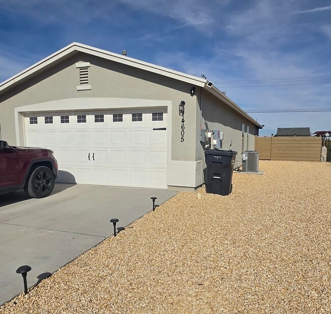 Building Photo - Mescal Bean