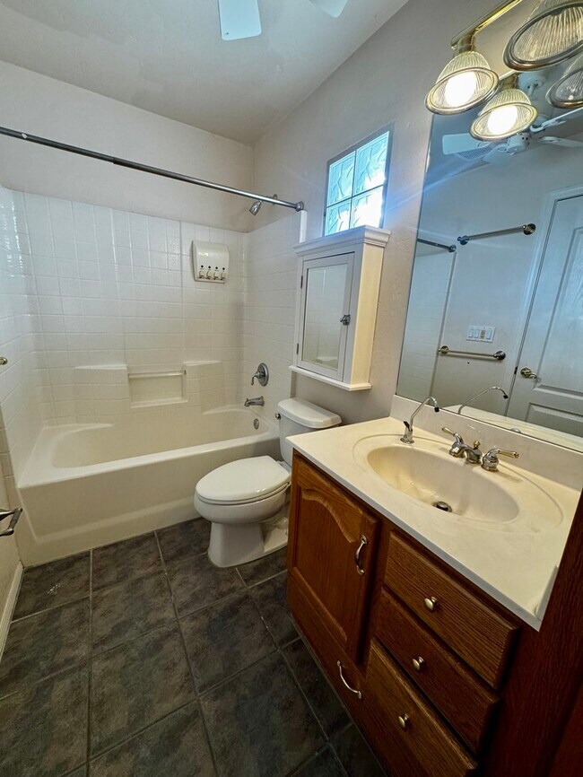 Building Photo - FOR RENT