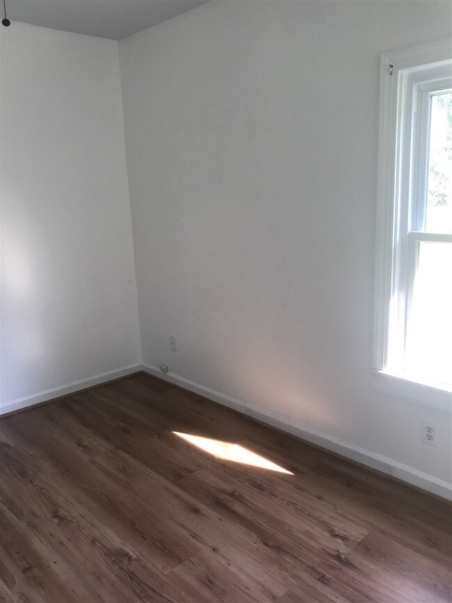 Building Photo - 83 Whitlock Rd