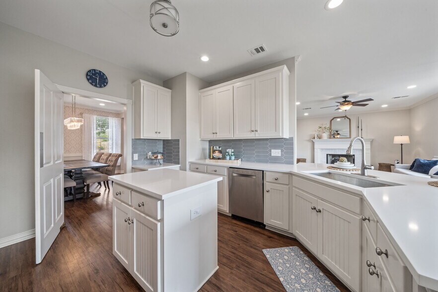 Building Photo - 10809 Range View Dr