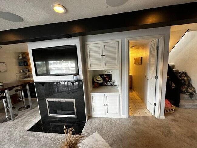 Building Photo - Beautiful 2Bd 2Ba Tahoe Keys Condo! Available for a Winter seasonal lease starting 10/1/25! Call ...