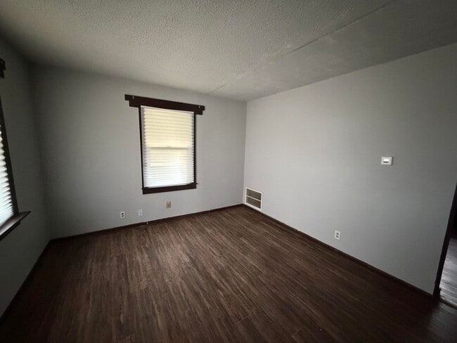 Building Photo - 602 English-W