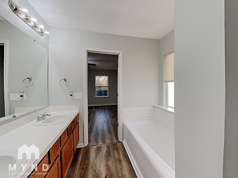 Building Photo - 2906 Silkstream Ln