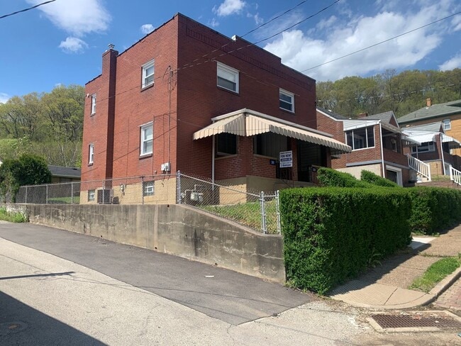 Building Photo - Spacious 2-bedroom 1-bath Townhome, Christy Park McK