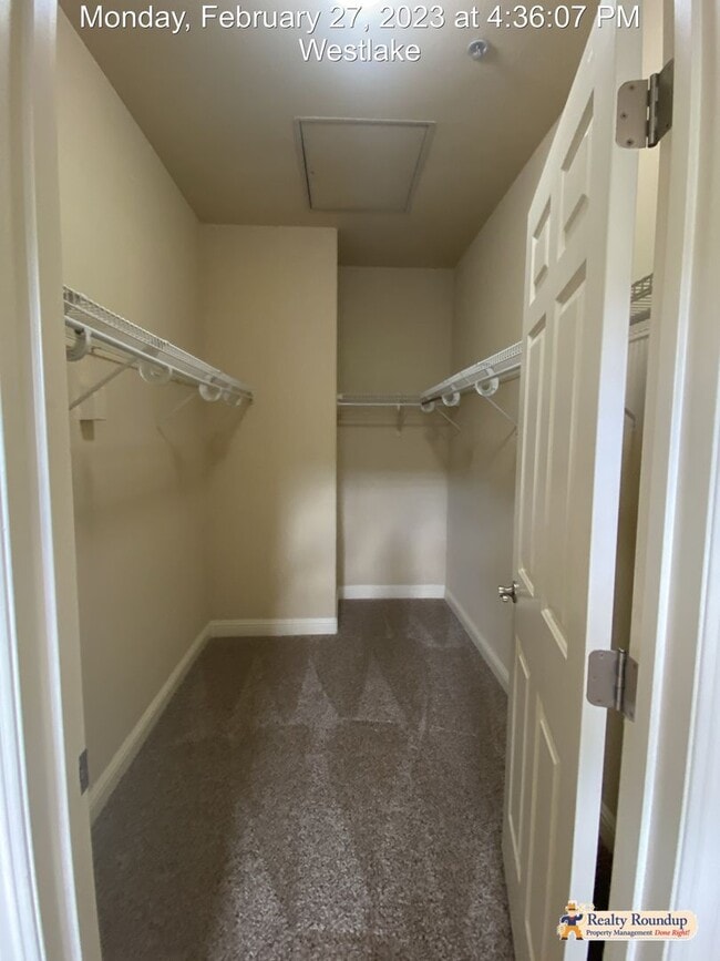 Building Photo - Pristine Condo with New Carpet and Dual Master Suites