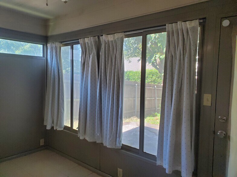 Building Photo - 6812 Coldwater Canyon Rd