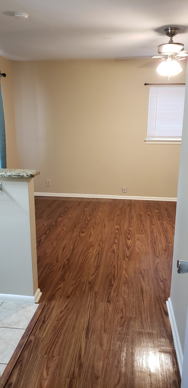 Master bedroom - 4103 Willow Green Drive