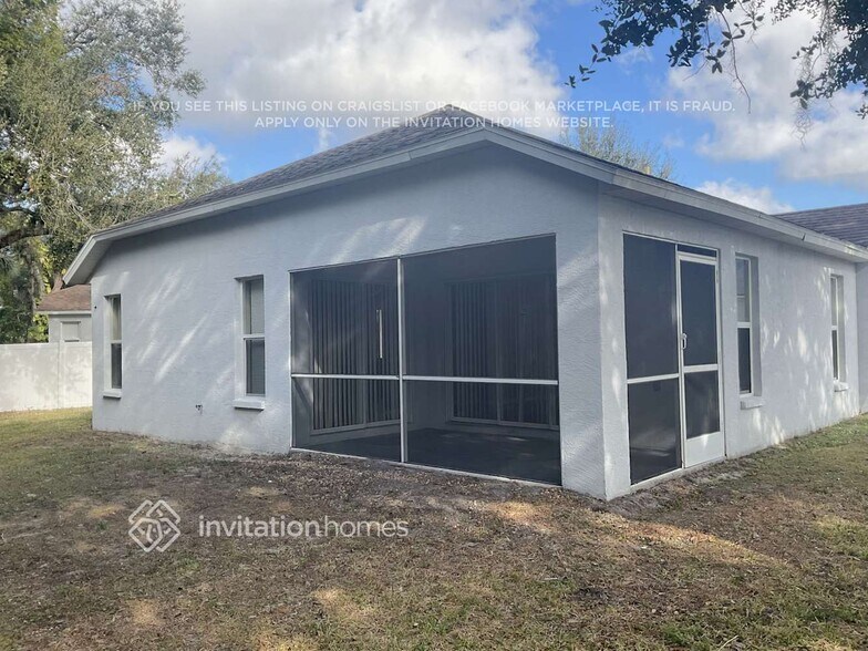 Building Photo - 11801 Acorn Woods Terrace