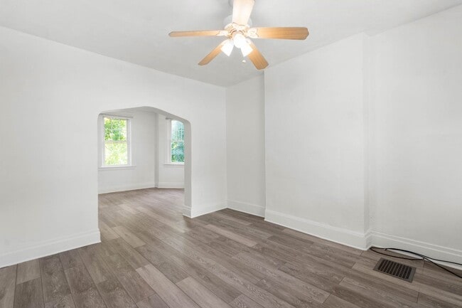 Building Photo - Gorgeous 3 Bedroom House in Beechview available July 1!