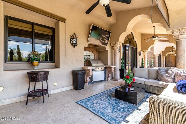 Building Photo - 6050 N Paradise View Dr