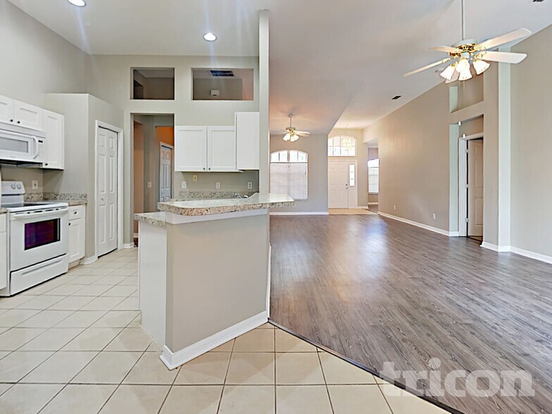 Building Photo - 11723 Grove Arcade Dr