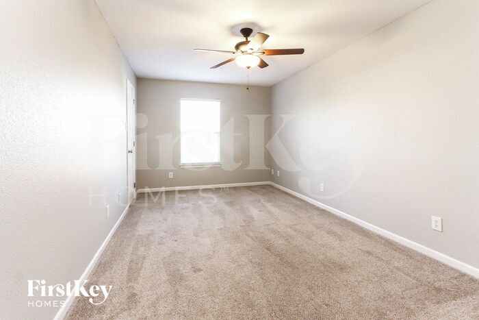Building Photo - 2244 Blossom Dr