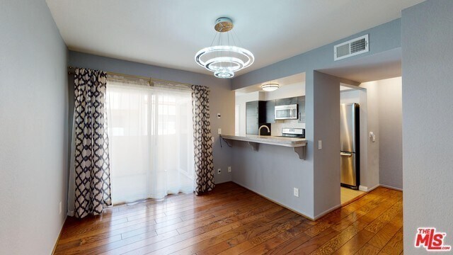 Building Photo - 5455 Sylmar Ave
